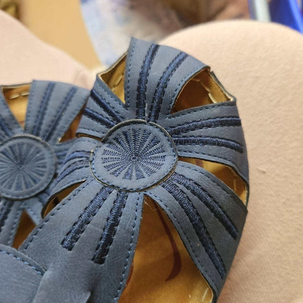 Women's‎ Classic Suede Sandals, Blue Size 7.5